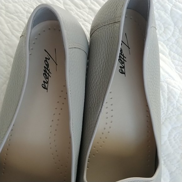 Grey Leather Loafers Size 9.5WW - Picture 9 of 11